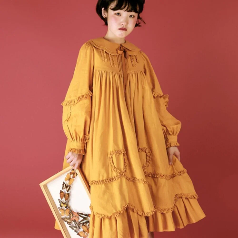 Classic Lolita Ruffled Heart Dress - Picture 3 of 8